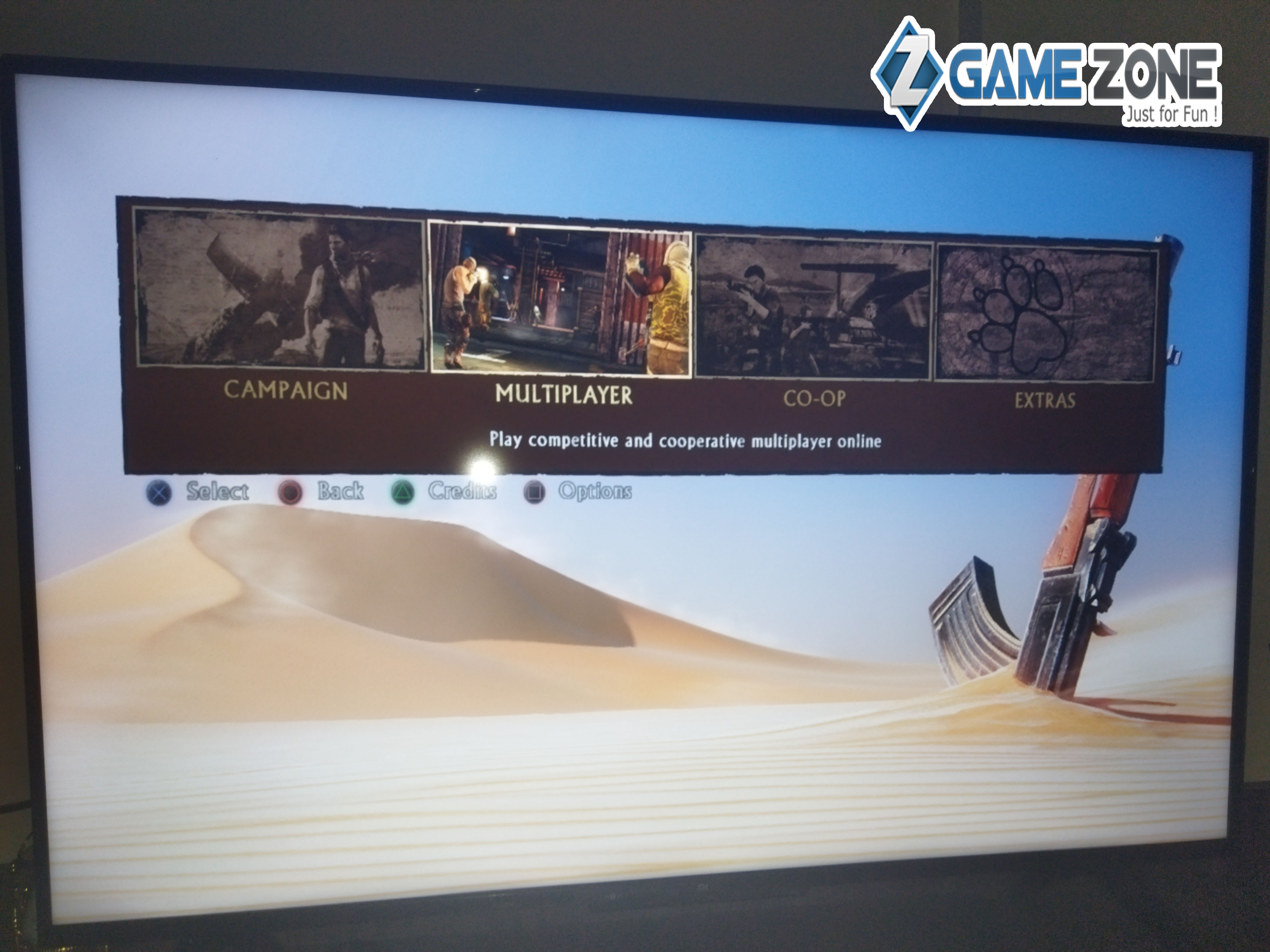 يمكنكم لعب طور متعدّد اللاّعبين أوفلاين، كذلك يوجد طور CO-OP الذّي يتطلبّ ربط الإِتصّال بحسابكم في PSN يعنيّ الأونلاين.