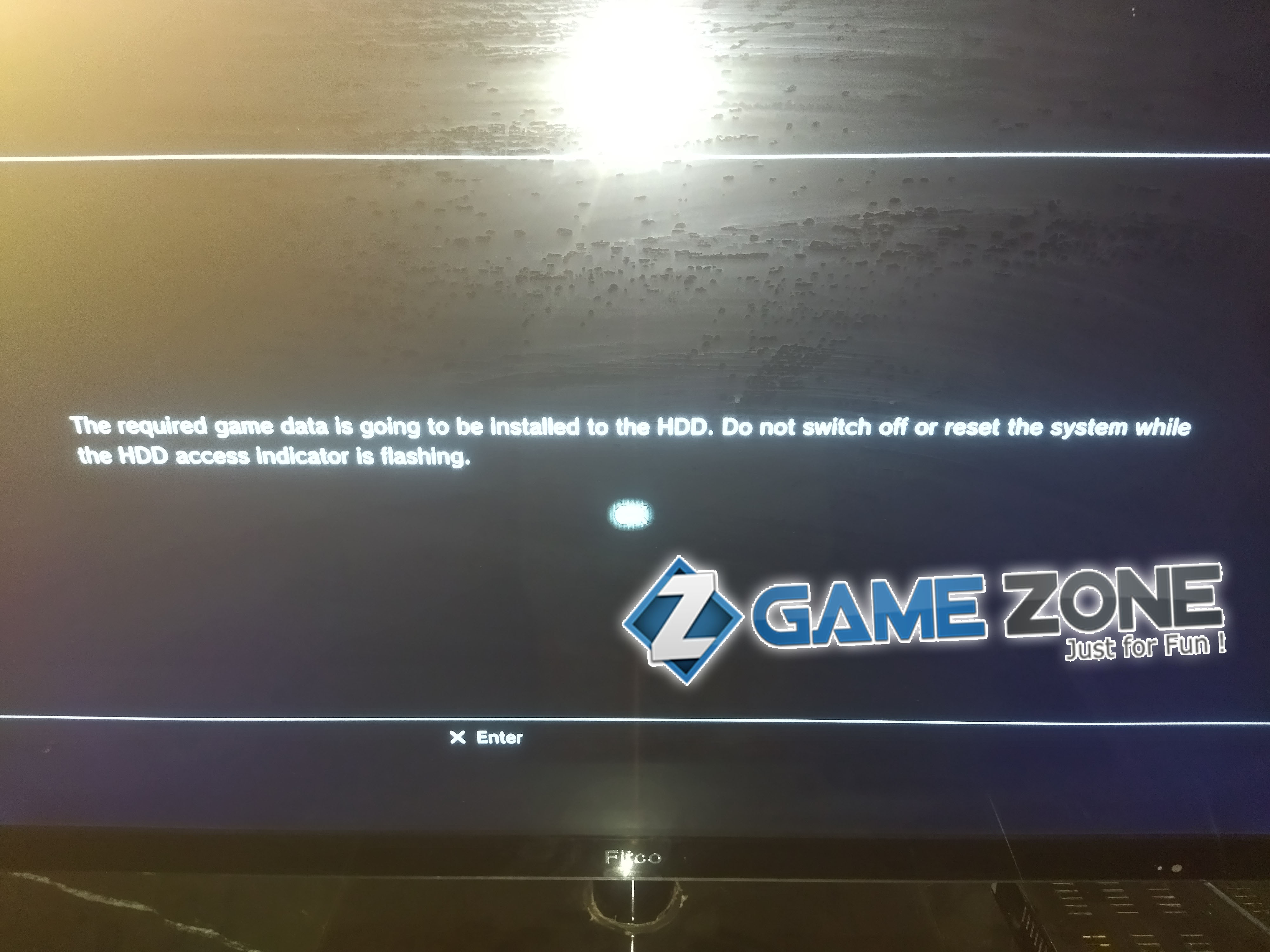 كما هو مبيّن في الرّسالة سيتمّ تتبيث بيانات اللّعبة على القرص الصُّلب أي الهارديسك الدّاخلي، مباشرة إِضغطوا على OK.