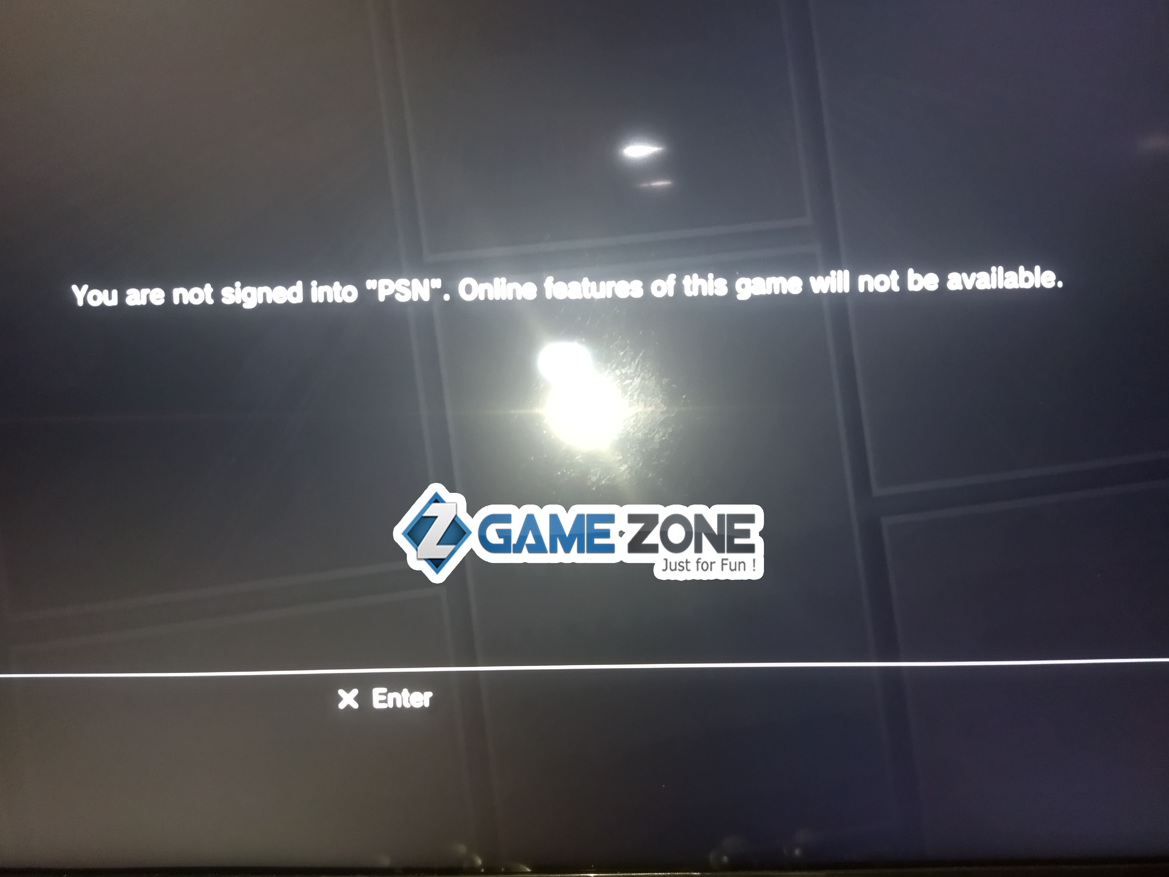 هذه الرّسالة تقول يجب ربط حسابكم PSN يعنيّ الأونلاين، اللّعبة بها طورين: طور الأونلاين و طور الأوفلاين.