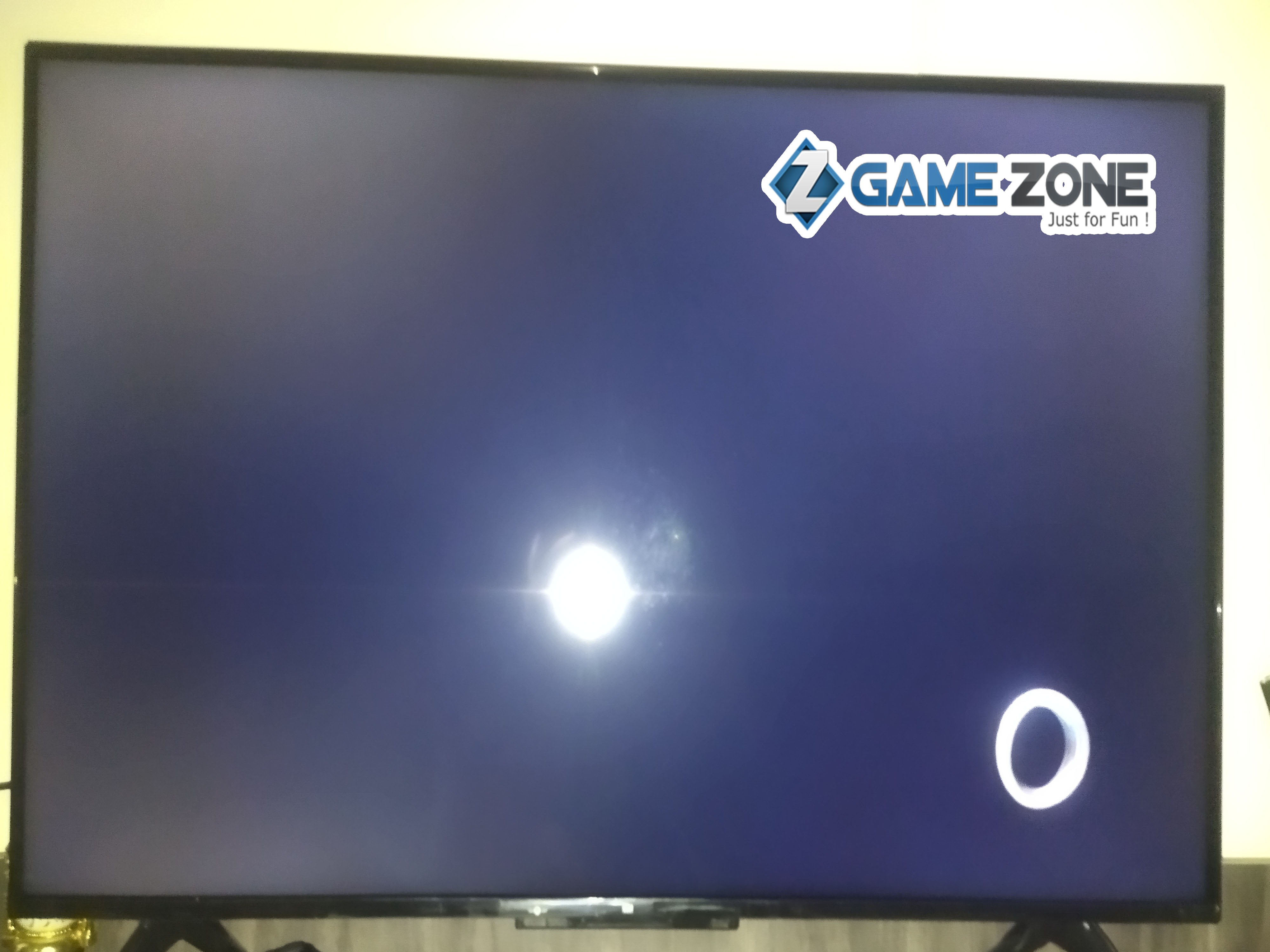 إذا ظهر لكم هذا الشّعار لا تقلقوا فبيانات اللّعبة تتبّث على الجهاز قد تستغرق بعض الوقت، اللّعبة شغّالة بدون مشاكل.